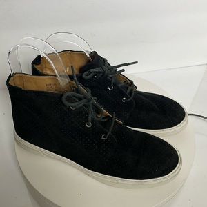 Women’s black sneakers size 7.5